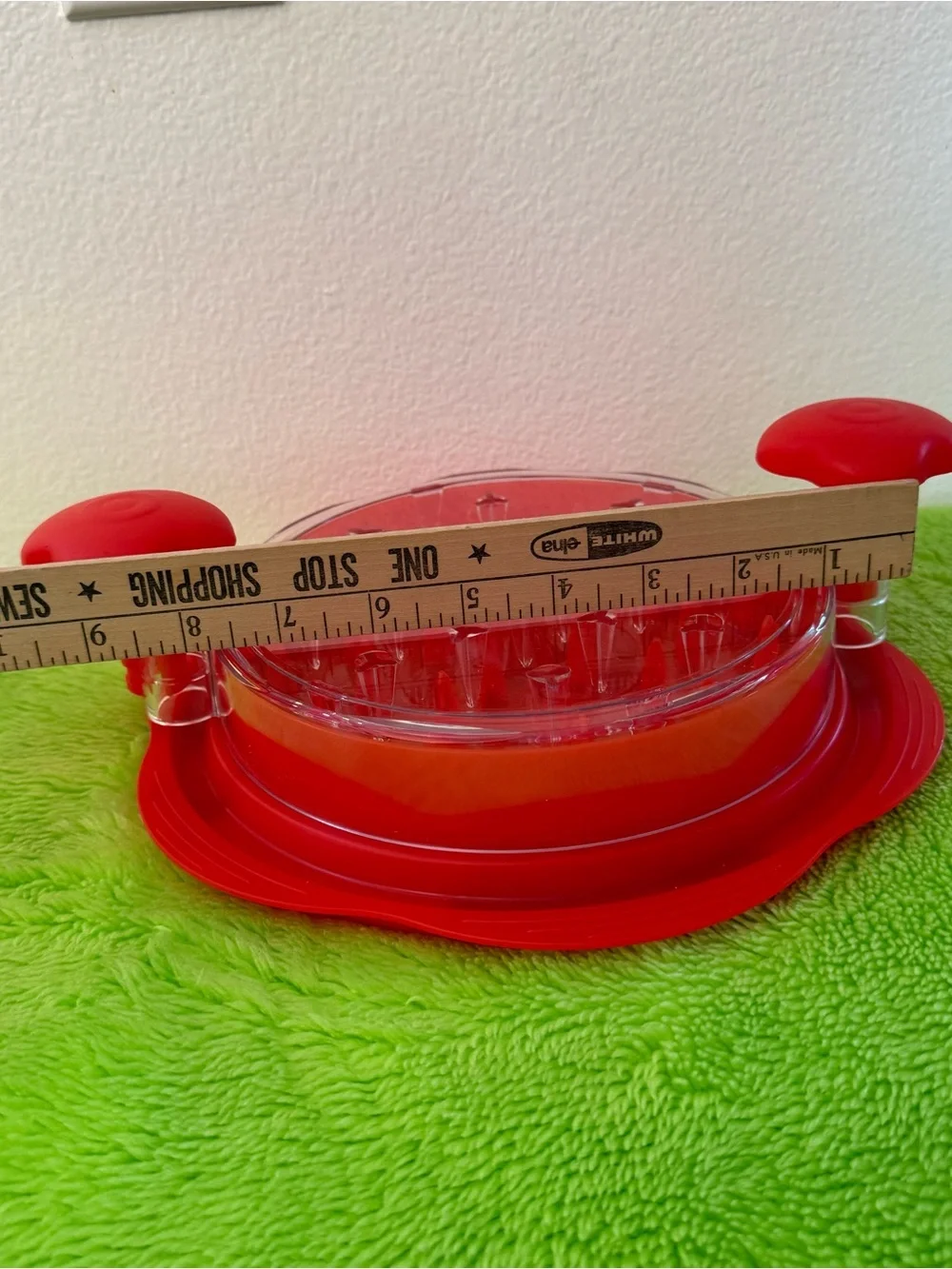 Red Manual Meat/Vegetable Shredder kitchen tool with Clear Cover - Unbranded